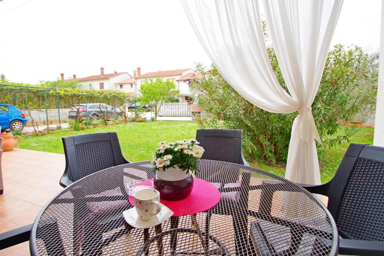 Apartment Suzi Valdebek Pula Bagian luar foto