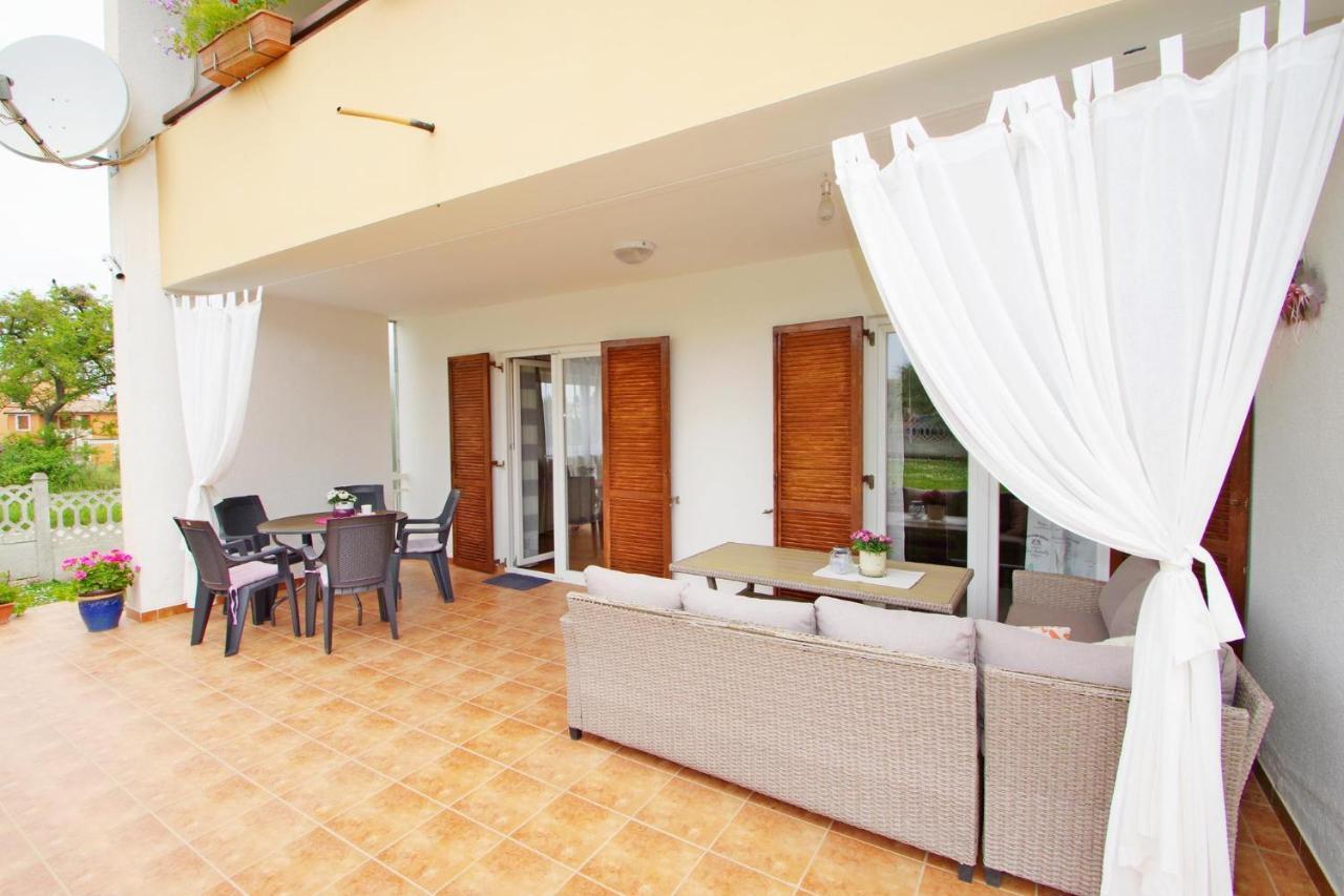 Apartment Suzi Valdebek Pula Bagian luar foto