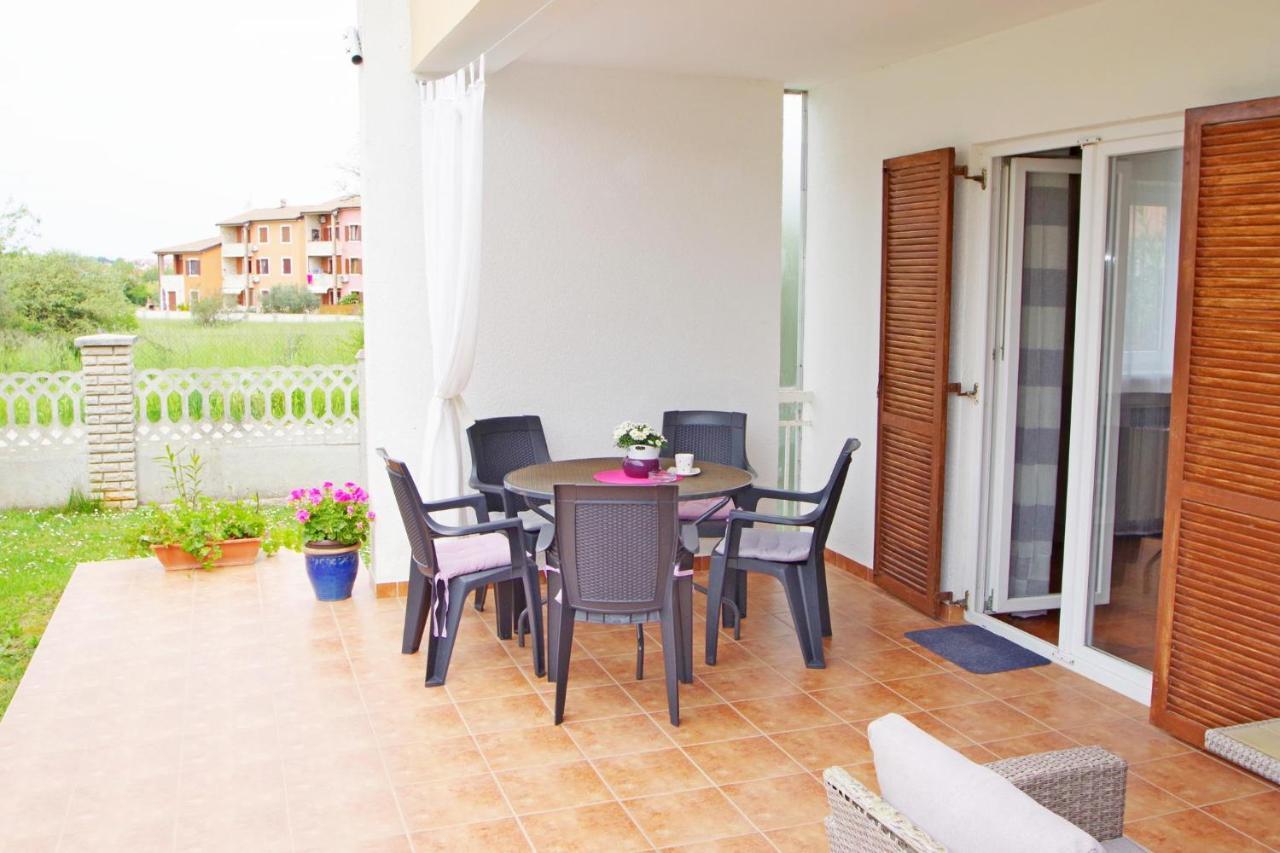 Apartment Suzi Valdebek Pula Bagian luar foto