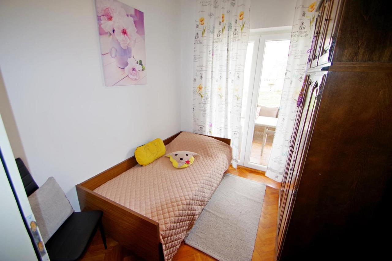 Apartment Suzi Valdebek Pula Bagian luar foto