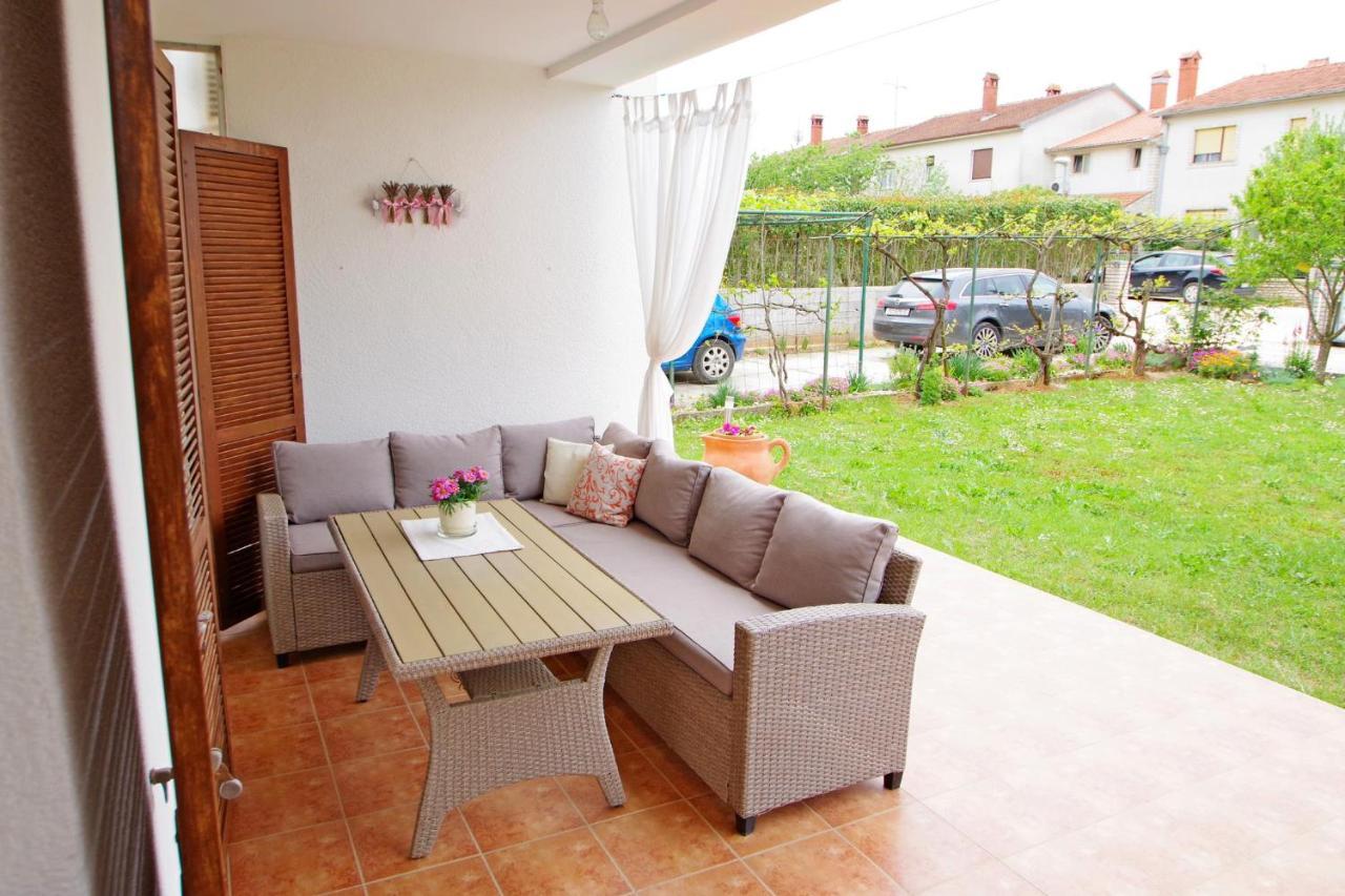 Apartment Suzi Valdebek Pula Bagian luar foto