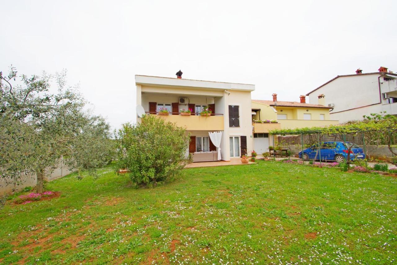 Apartment Suzi Valdebek Pula Bagian luar foto