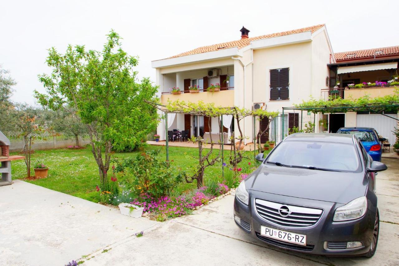 Apartment Suzi Valdebek Pula Bagian luar foto