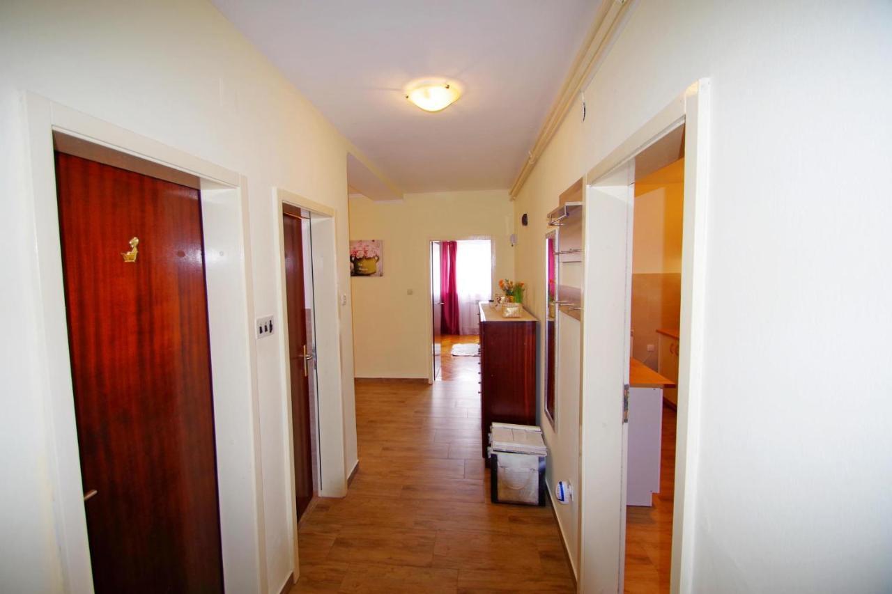 Apartment Suzi Valdebek Pula Bagian luar foto