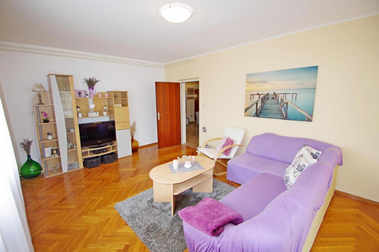 Apartment Suzi Valdebek Pula Bagian luar foto