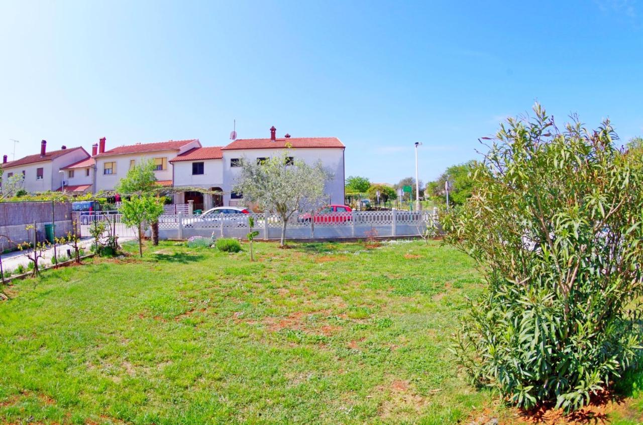 Apartment Suzi Valdebek Pula Bagian luar foto